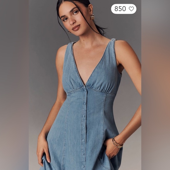 Reformation Sebastian Midi Dress
In-Savannah - Picture 1 of 2